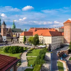 Wawel w Krakowie – idealne miejsce, by zacząć zwiedzanie. Zamek, katedra i piękne ogrody zachwycają o każdej porze roku.