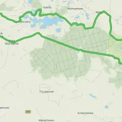 Niebieski szlak rowerowy okrąża Jezioro Czarne, prowadząc przez lasy i wsie, m.in. Gazno i Wymysłowo.