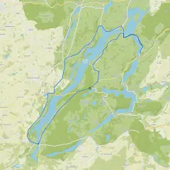 Trasa rowerowa przez malownicze Kaszuby, wiodąca wzdłuż jezior i lasów.