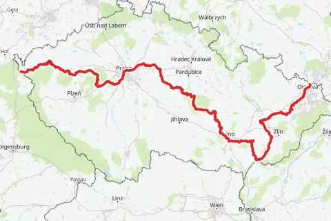 Mapa z zaznaczoną trasą rowerową przez Czechy, od zachodniej granicy, przez Pragę, Brno, aż po Ostrawę. Piękne trasy rowerowe Czech czekają!