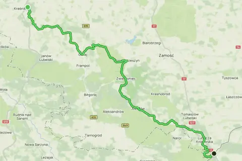 Zielona linia wyznacza centralny szlak Roztocza, prowadząc przez malownicze tereny od Kraśnika po Tomaszów Lubelski.