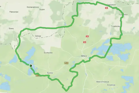 Mapa z zaznaczonymi trasami rowerowymi wokół Stawów Milickich. Trasa prowadzi przez malownicze tereny, mijając wsie i liczne zbiorniki wodne.