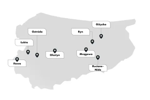 Mapa z zaznaczonymi miastami na Warmii i Mazurach: Ostróda, Łukta, Iława, Olsztyn, Ryn, Giżycko, Mrągowo, Ruciane-Nida.