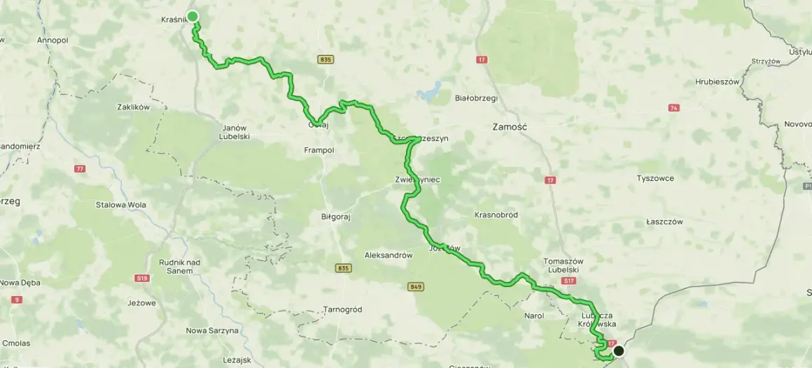 Zielona linia wyznacza centralny szlak Roztocza, prowadząc przez malownicze tereny od Kraśnika po Tomaszów Lubelski.
