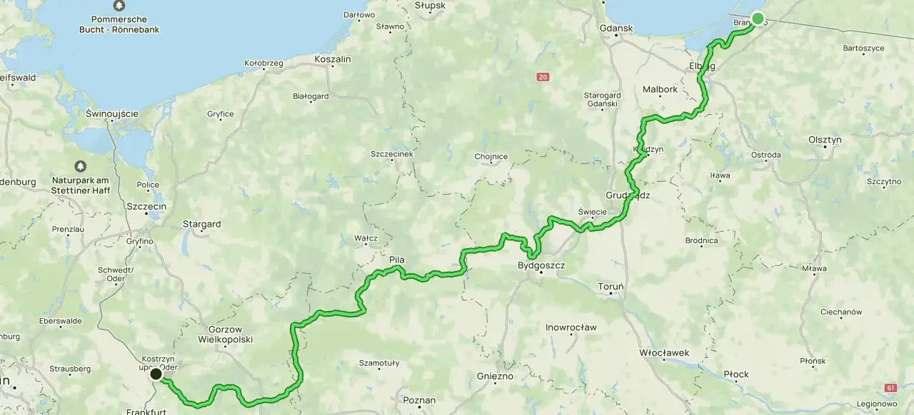 Trasa rowerowa R1 biegnie przez Polskę, łącząc Szczecin z Braniewem, wiodąc przez malownicze tereny i miasta takie jak Bydgoszcz i Toruń.