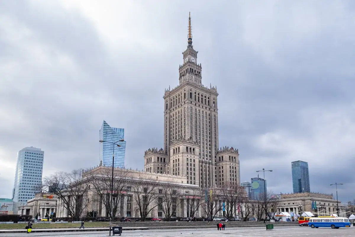 Pałac Kultury i Nauki oraz nowoczesne wieżowce – to ikony, które warto zobaczyć w Warszawie.